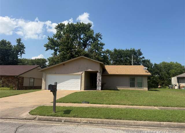 Property at 14841 E 32nd St S, Tulsa, OK 74134, 3 beds, 2 baths