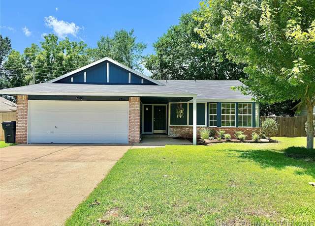 Property at 7716 S Maple Ave, Broken Arrow, OK 74011, 3 beds, 2 baths