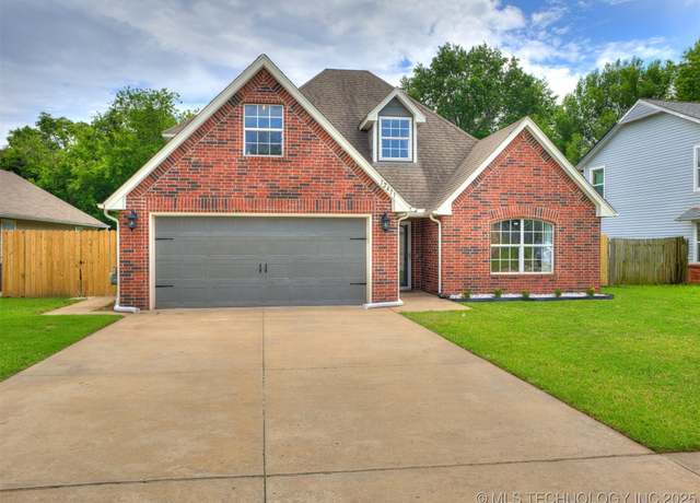Property at 12411 E 90th St N, Owasso, OK 74055, 3 beds, 2 baths