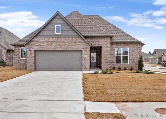 Property at 1303 N Chestnut Ct, Broken Arrow, OK 74012, 3 beds, 2 baths