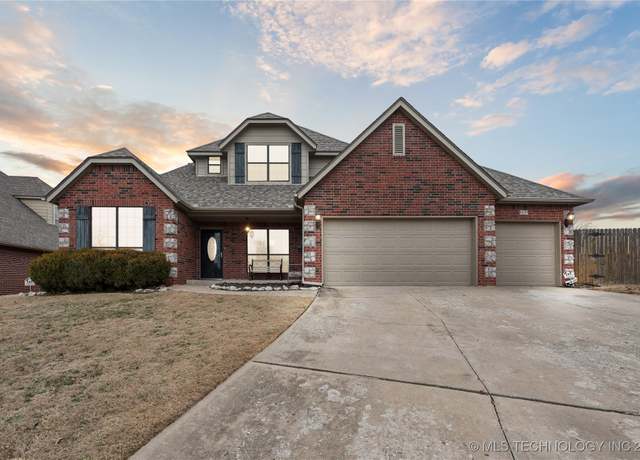 Property at 839 E Seattle Pl, Broken Arrow, OK 74012, 5 beds, 3 baths