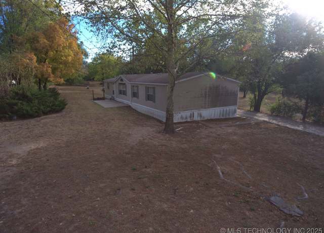 Property at 1493 Kelley Ave, Ponca City, OK 74604, 3 beds, 2 baths