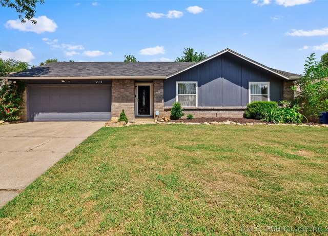Property at 216 W Utica Pl, Broken Arrow, OK 74011, 3 beds, 1.5 baths