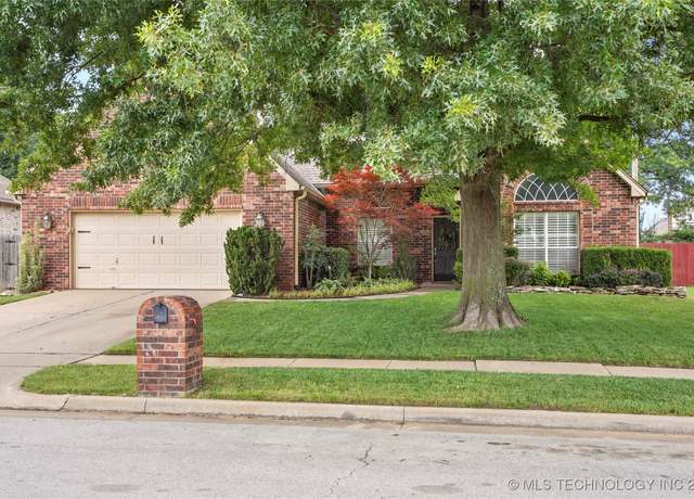 Property at 4216 W College St, Broken Arrow, OK 74012, 3 beds, 2 baths