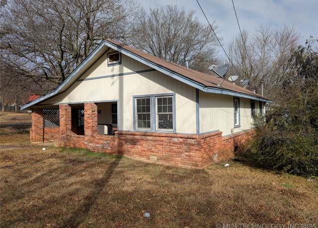 Property at 712 Locust, Eufaula, OK 74432, 3 beds, 2 baths