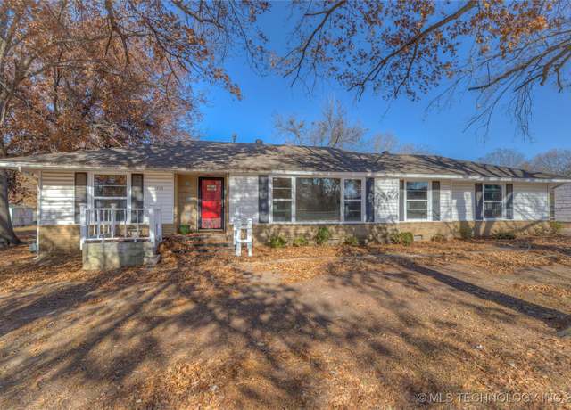 Property at 1435 E 10th St, Okmulgee, OK 74447, 3 beds, 2 baths