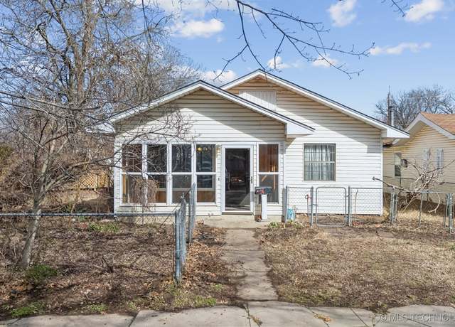 Property at 1121 W 9th St, Okmulgee, OK 74447, 5 beds, 2 baths