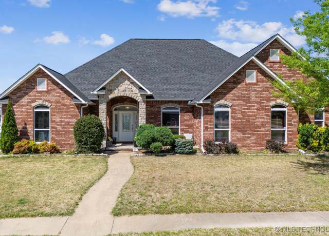 Property at 1215 Lyndsey Ln, Pryor, OK 74361, 4 beds, 3.5 baths