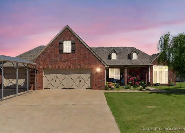 Property at 51 Willow Dr, Pryor, OK 74361, 4 beds, 3 baths