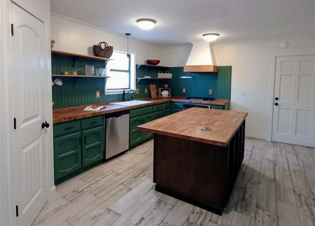 Property at 804 W Glendale St, Broken Arrow, OK 74011, 3 beds, 2 baths