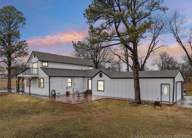Property at 8305 E 7th St S, Tulsa, OK 74112, 4 beds, 3 baths