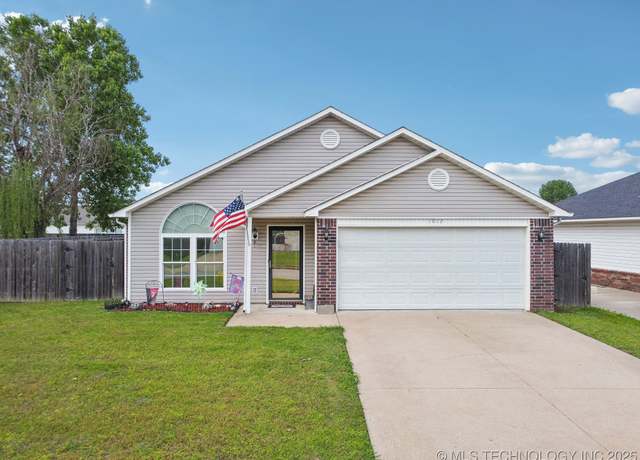 Property at 1012 W 21st St, Claremore, OK 74017, 3 beds, 2 baths