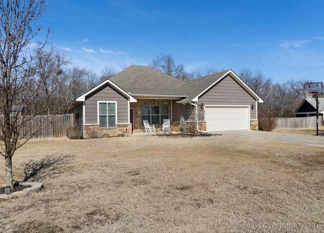 Property at 201 Founders Ln, Durant, OK 74701, 4 beds, 2 baths