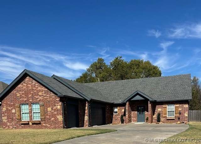 Property at 142 Elm St, Mannford, OK 74044, 4 beds, 3.5 baths