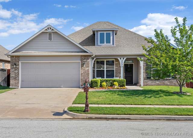 Property at 2023 E 133rd St S, Bixby, OK 74008, 4 beds, 2 baths