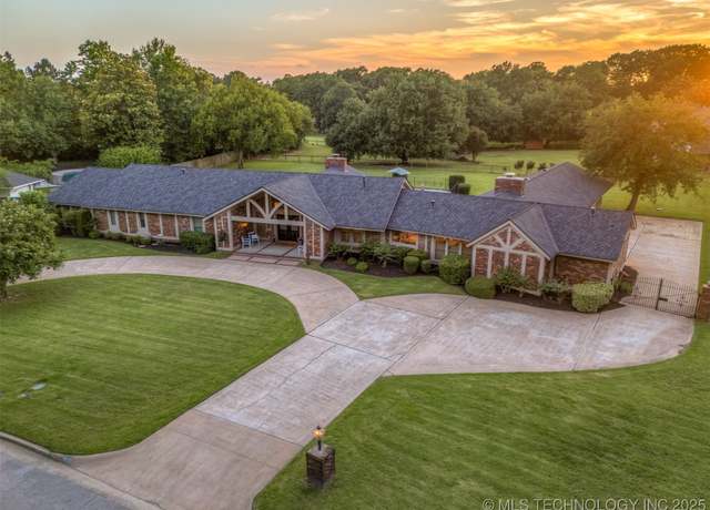Property at 9924 S Sandusky Ave, Tulsa, OK 74137, 4 beds, 5 baths
