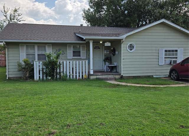Property at 1003 E 4th St, Cushing, OK 74023, 4 beds, 1.5 baths