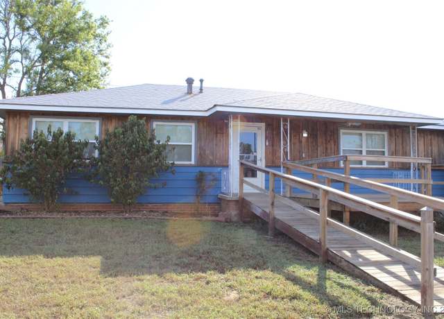 Property at 810 E 9th St, Claremore, OK 74017, 3 beds, 2 baths