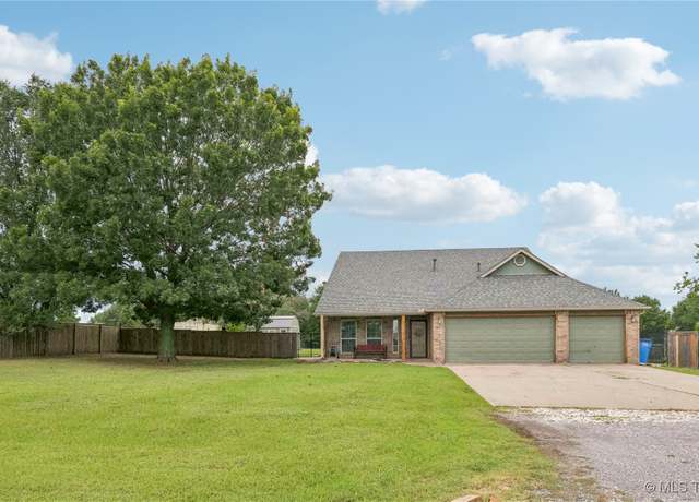 Property at 11784 N 154th Ave, Collinsville, OK 74021, 4 beds, 2.5 baths
