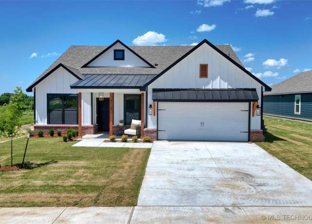 Property at 8516 E El Paso St, Broken Arrow, OK 74014, 3 beds, 2 baths