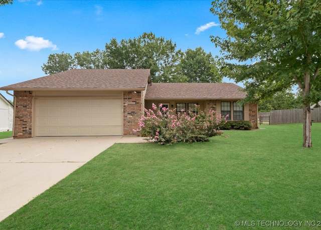Property at 1711 N 29th St, Broken Arrow, OK 74014, 3 beds, 2 baths