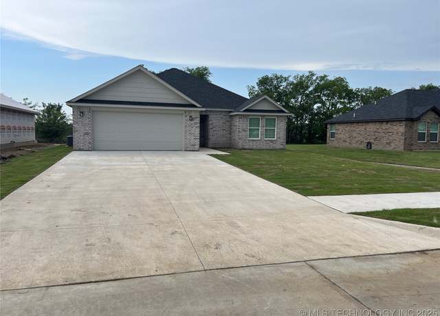Property at 3517 Gallant Fox Ave, Durant, OK 74701, 3 beds, 2 baths