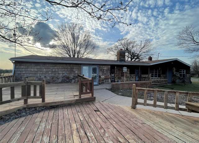 Property at 452428 E 970 Rd, Vian, OK 74962, 4 beds, 2 baths