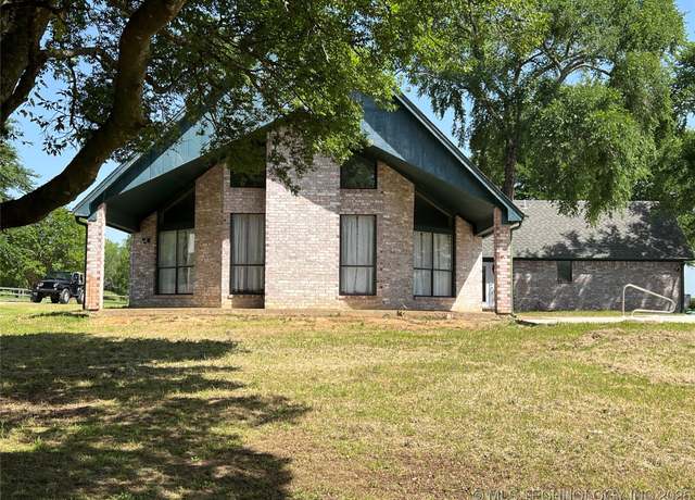 Property at 514 Lakeshore St, Durant, OK 74701, 4 beds, 3 baths