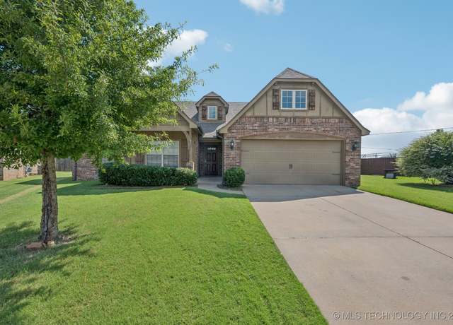 Property at 17621 E 44th Pl, Tulsa, OK 74134, 3 beds, 2 baths