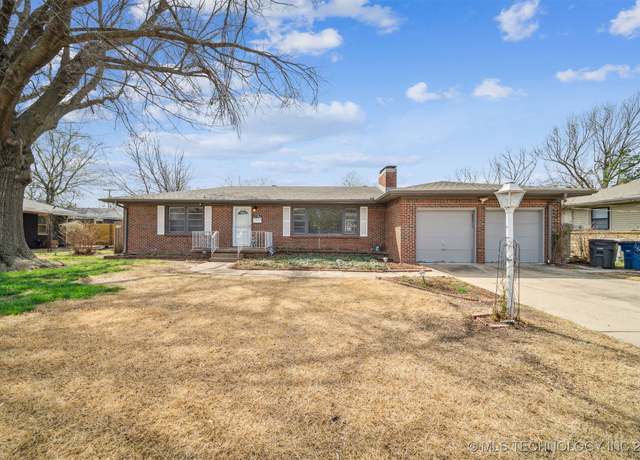 Property at 5742 E 5th Pl, Tulsa, OK 74112, 3 beds, 1.5 baths