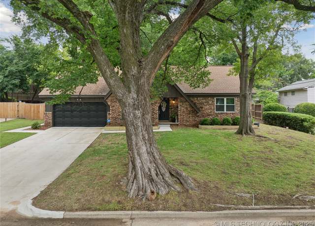 Property at 5235 S Zunis Pl, Tulsa, OK 74105, 3 beds, 2 baths