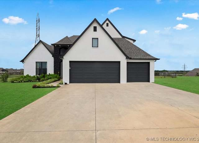 Property at 7107 E 88th St N, Owasso, OK 74055, 4 beds, 3 baths