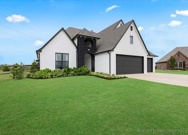 Property at 7107 E 88th St N, Owasso, OK 74055, 4 beds, 3 baths