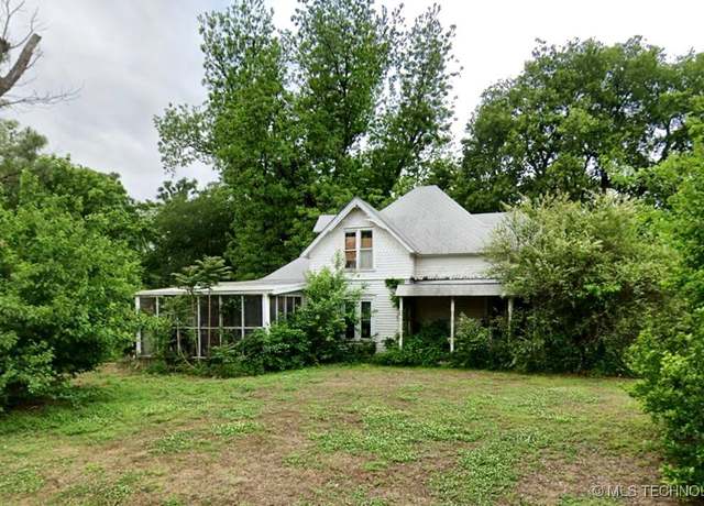 Property at 222 E Thomas, Perkins, OK 74059, 5 beds, 3 baths