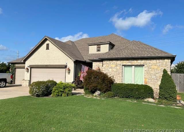 Property at 1104 N Circle Dr, Broken Arrow, OK 74012, 3 beds, 3 baths