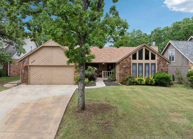Property at 3424 S 72nd West WestAvenue, Tulsa, OK 74107, 3 beds, 2 baths