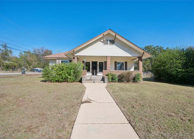 Property at 424 W Ross St, Tahlequah, OK 74464, 3 beds, 2 baths
