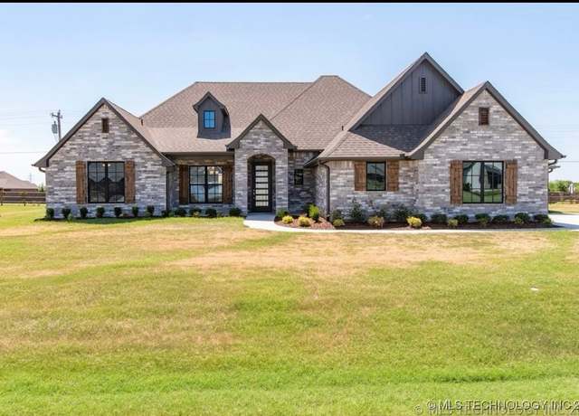 Property at 9022 N 65th Pl E, Owasso, OK 74055, 3 beds, 3 baths