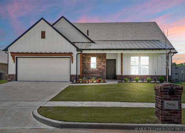 Property at 2916 S 8th St, Broken Arrow, OK 74012, 4 beds, 2.5 baths