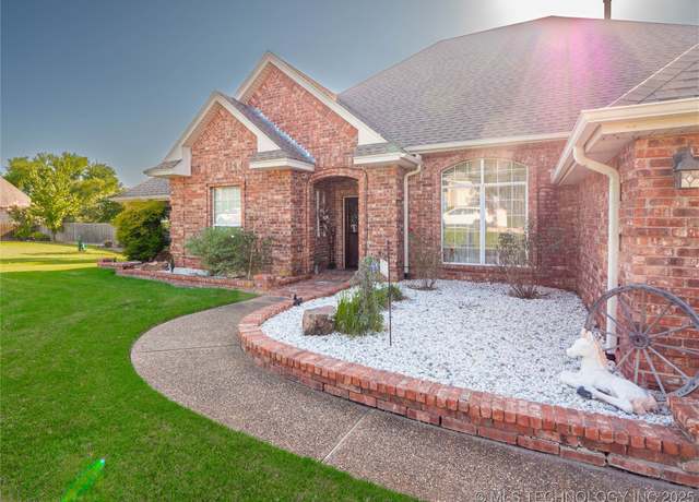 Property at 1905 Whippoorwill, Mcalester, OK 74501, 3 beds, 2.5 baths