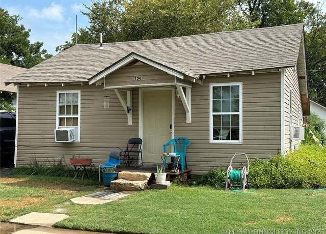 Property at 729 W 13th, Ada, OK 74820, 4 beds, 2 baths