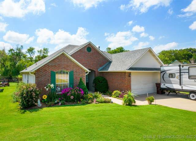 Property at 25072 Hackamore Rd W, Claremore, OK 74019, 3 beds, 2 baths