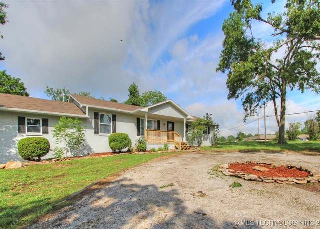 Property at 2005 Holly Rd, Claremore, OK 74017, 3 beds, 2.5 baths