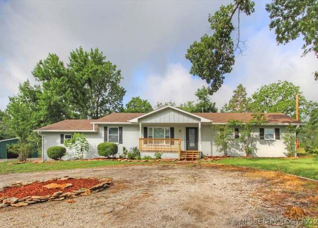 Property at 2005 Holly Rd, Claremore, OK 74017, 3 beds, 2.5 baths