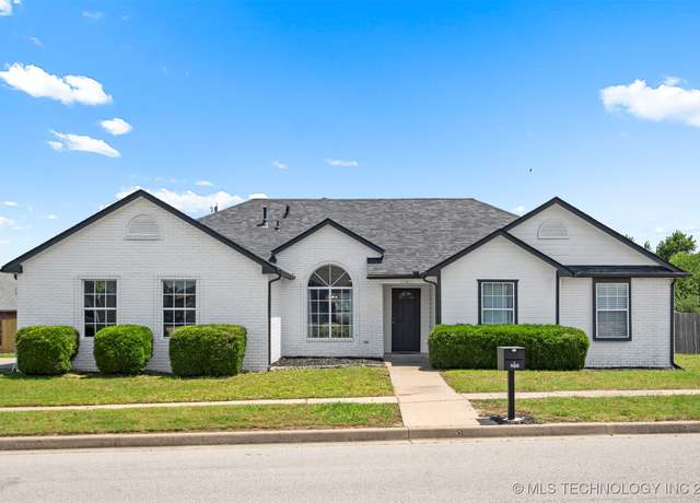 Property at 11811 N 109th Ave E, Collinsville, OK 74021, 3 beds, 2 baths