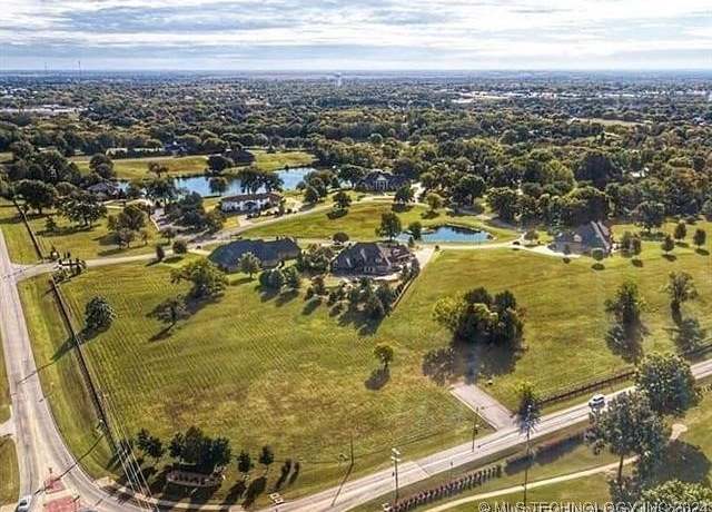Property at 17 Silver Lake Rd, Bartlesville, OK 74006