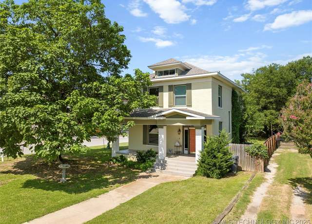 Property at 121 F SW, Ardmore, OK 73401, 3 beds, 2.5 baths