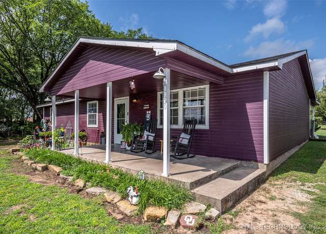 Property at 1820 W 14th St, Sulphur, OK 73086, 3 beds, 2 baths