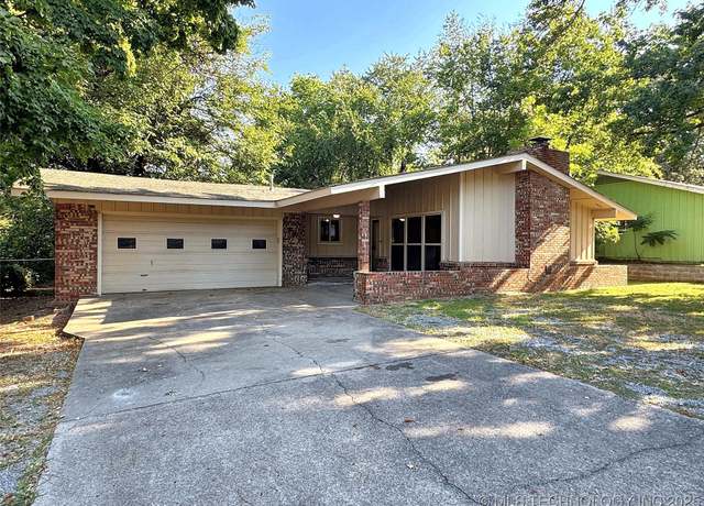 Property at 707 Victor St, Tahlequah, OK 74464, 4 beds, 2 baths