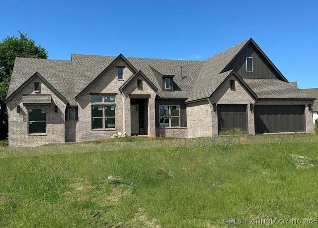 Property at 1820 E 44th St, Sand Springs, OK 74063, 4 beds, 3 baths